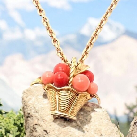 Authentic Van Cleef & Arpels 18k Gold Coral Bead Fruit Basket Pendant Necklace - Picture 2 of 14